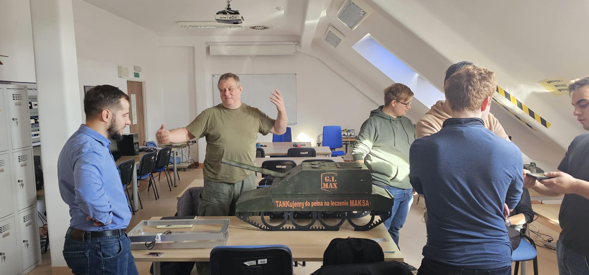 Spotkanie dotyczące projektu Maks — zdjęcie platformy mobilnej